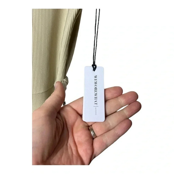 1356. REVOLVE WE WORE WHAT SCOOP JUMPSUIT RIBBED COMES WITH METAL BELT MEDIUM - Picture 9 of 12